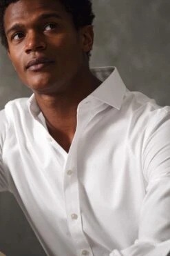 Charles Tyrwhitt Non Iron Twill Cutaway Slim Fit Shirt